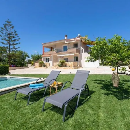 Apella - Private Heated Pool Вилла *